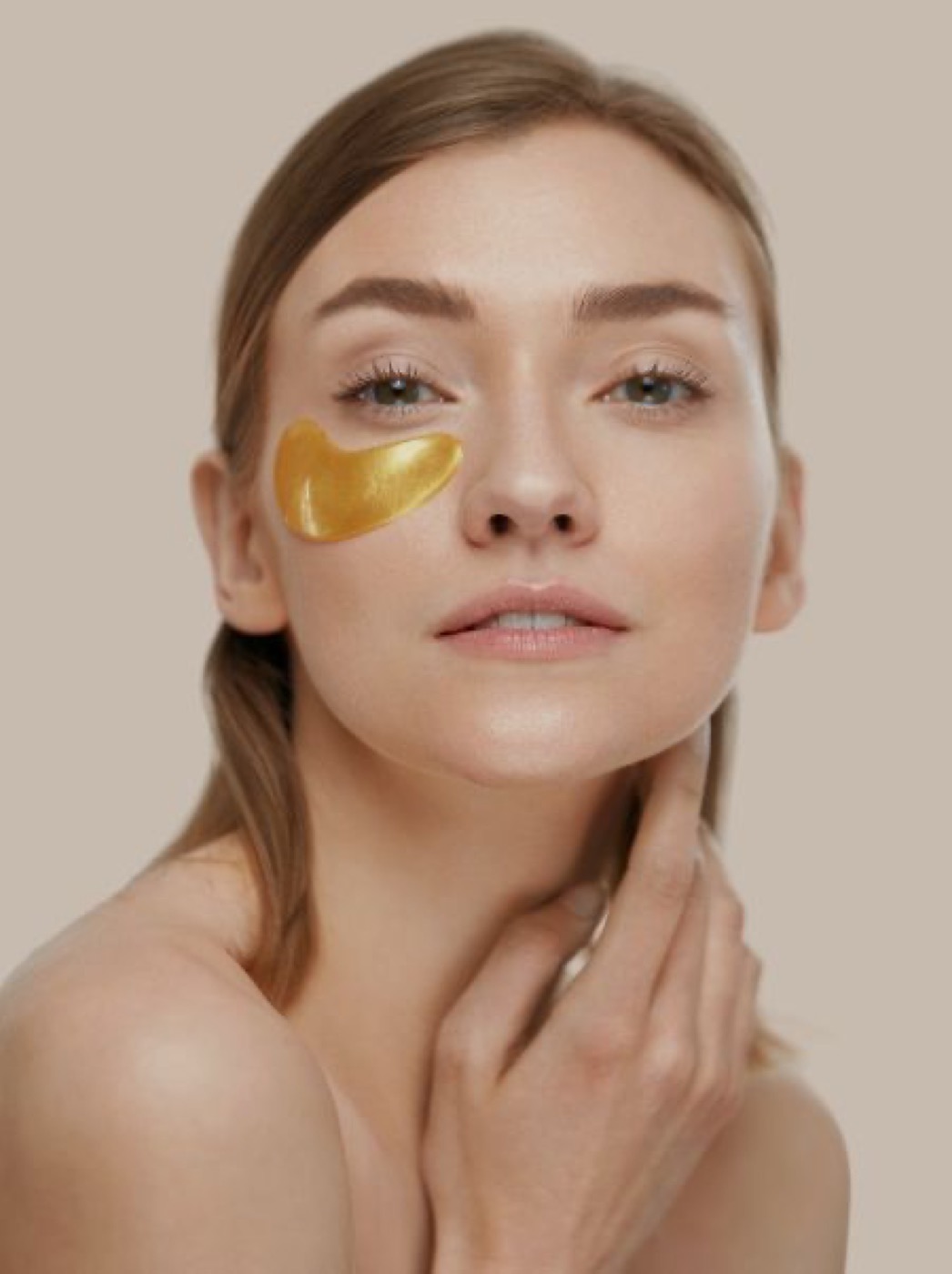 Frau mit langen, dichten Wimpern (Symbolbild)