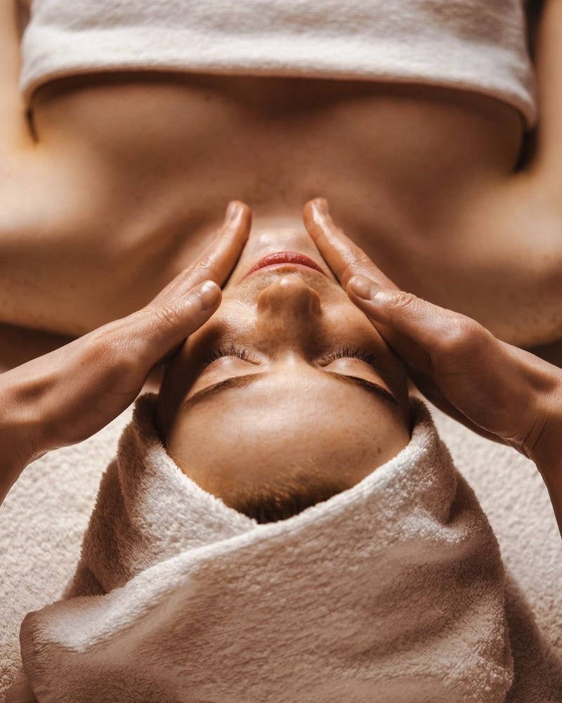 Head Spa bei Keylani Studios: Massage an Kopf und Gesicht